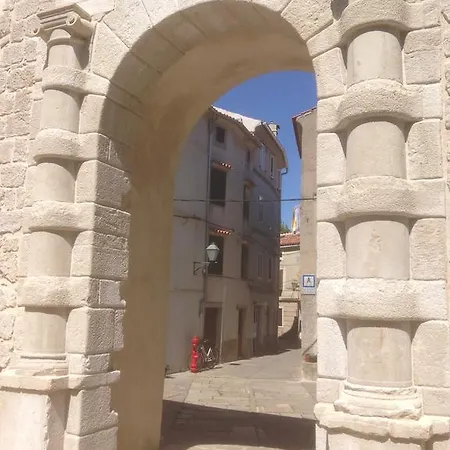 Kremenic Cres
